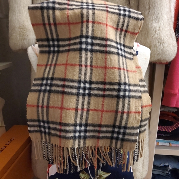 Burberry Scarf - Picture 7 of 10